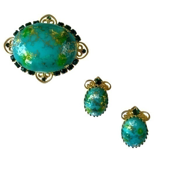 Vintage Jewelry - Vintage Brooch and Clip Earrings Set Green and Aqua Rhinestone rare 1960s